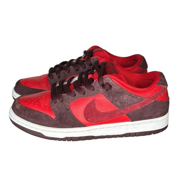 Nike SB Dunk Low Cherry Red Sneakers Mens 6 Womens 7.5 Fruit Pack DM0807-600 - Picture 1 of 12